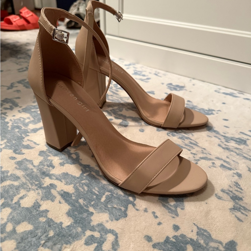 Chic Tan Block Heel heels